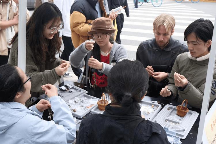 組織策劃與執(zhí)行小組負(fù)責(zé)創(chuàng)意落地,組織和策劃多彩的學(xué)術(shù)與文化活動(dòng)